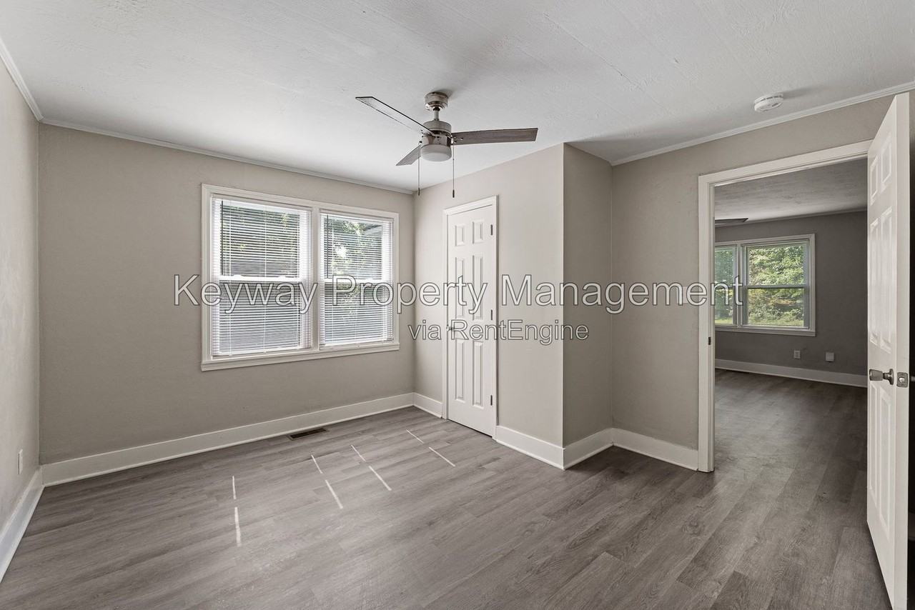 304 Crystal Lake Dr - Photo 7 of 9