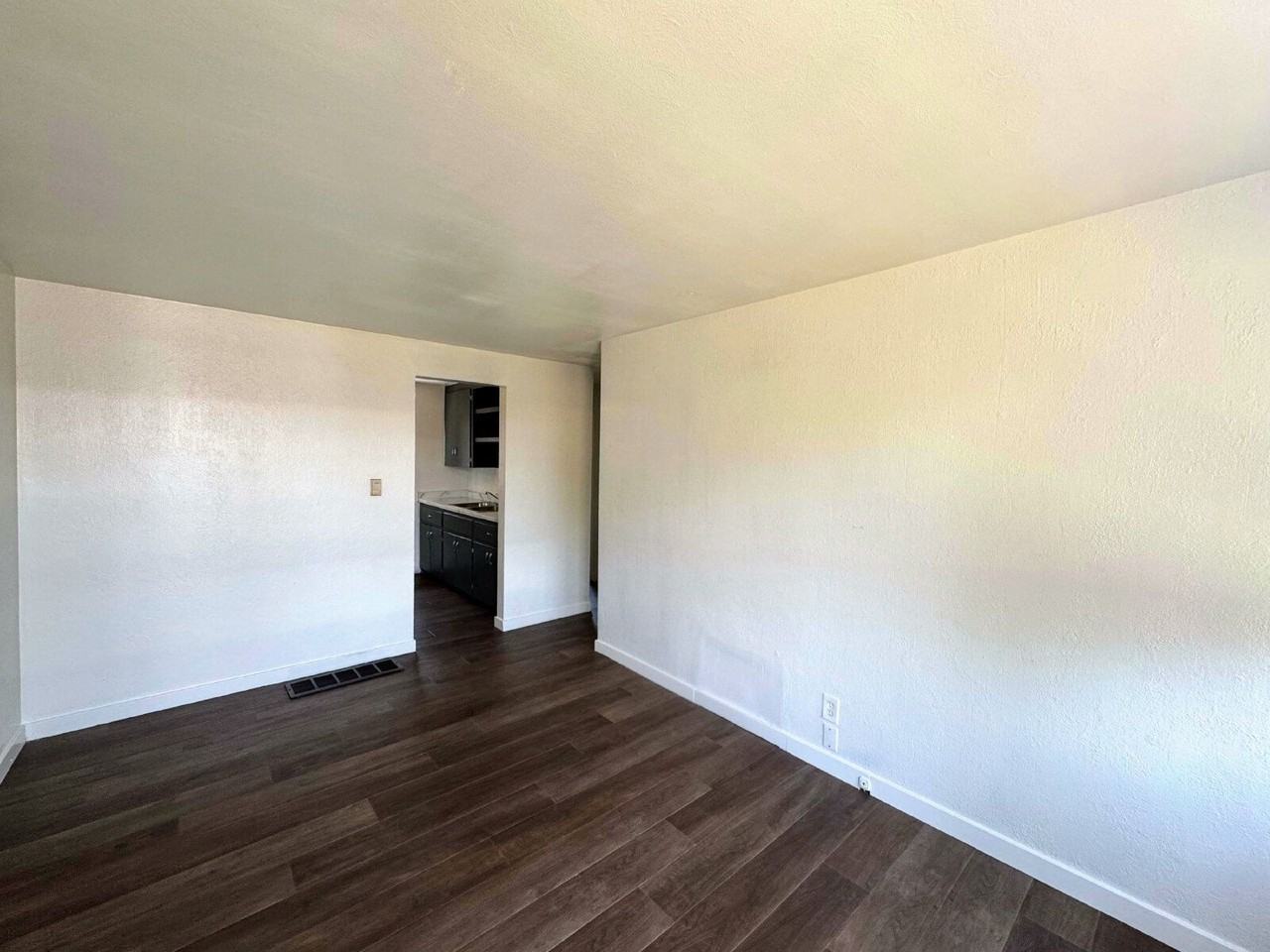 1413 Boston St - Photo 2 of 9
