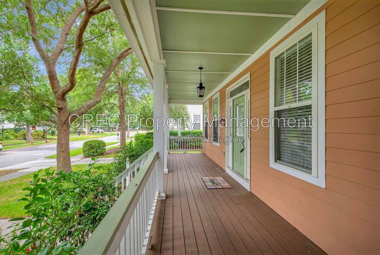 1071 Barfield St - Photo 4 of 41