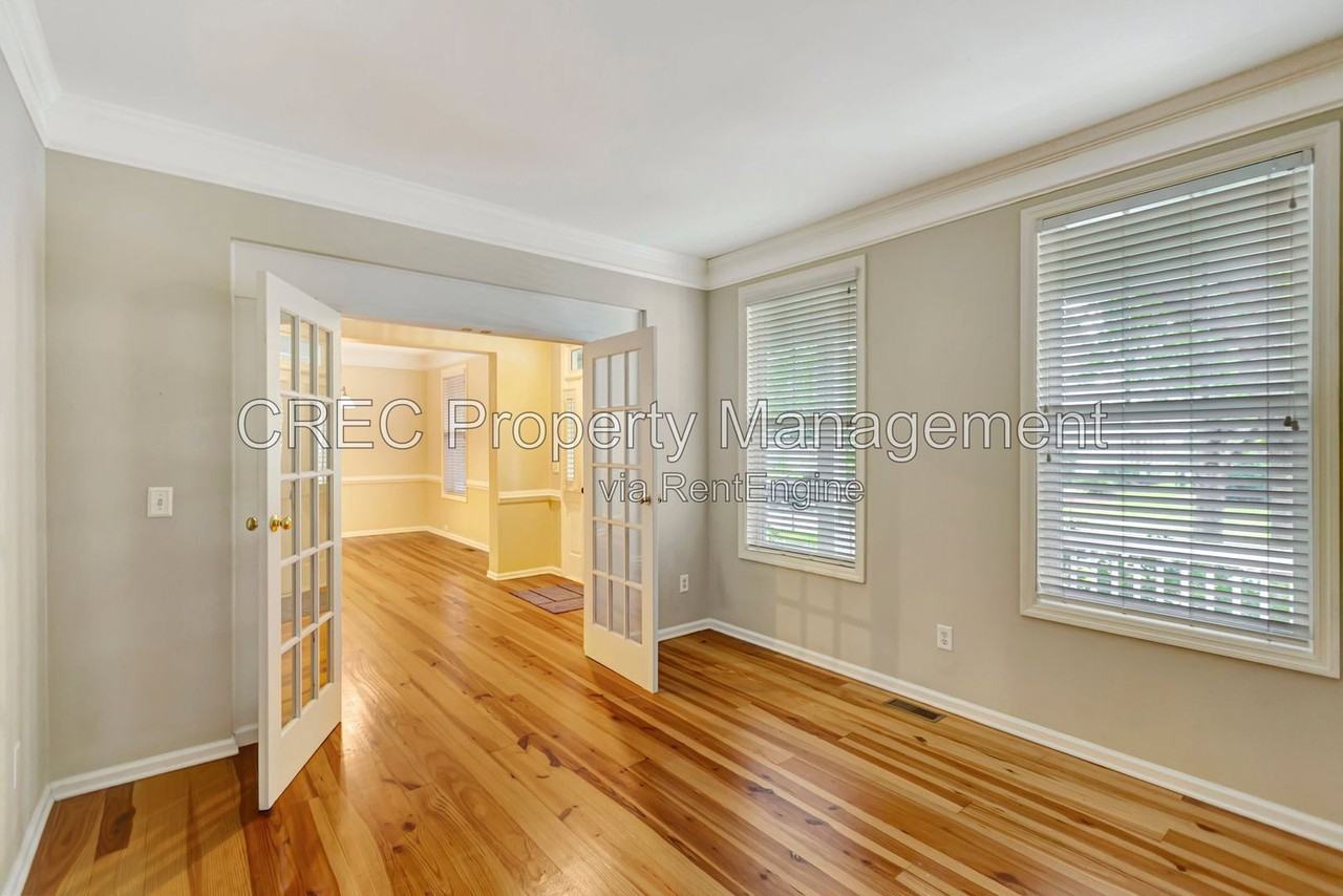 1071 Barfield St - Photo 7 of 41
