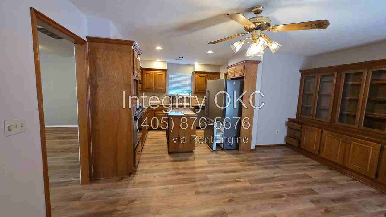 1301 Newbury Dr - Photo 6 of 28