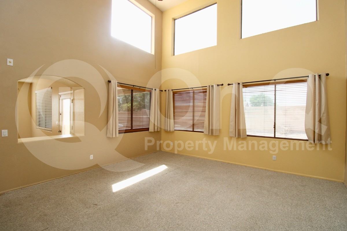 226 E Clairidge Dr - Photo 3 of 26