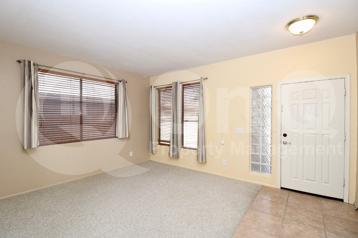 226 E Clairidge Dr - Photo 4 of 26