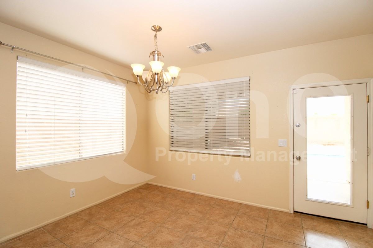 226 E Clairidge Dr - Photo 5 of 26