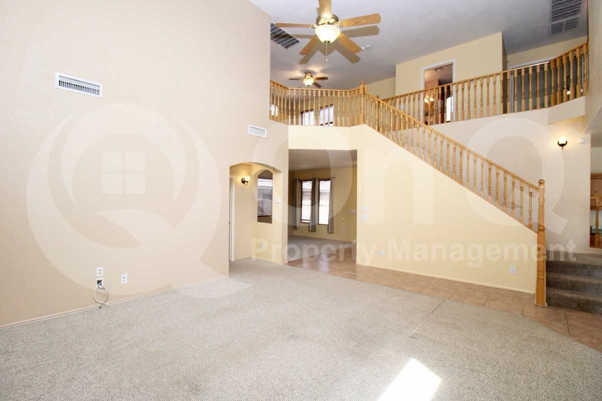 226 E Clairidge Dr - Photo 7 of 26