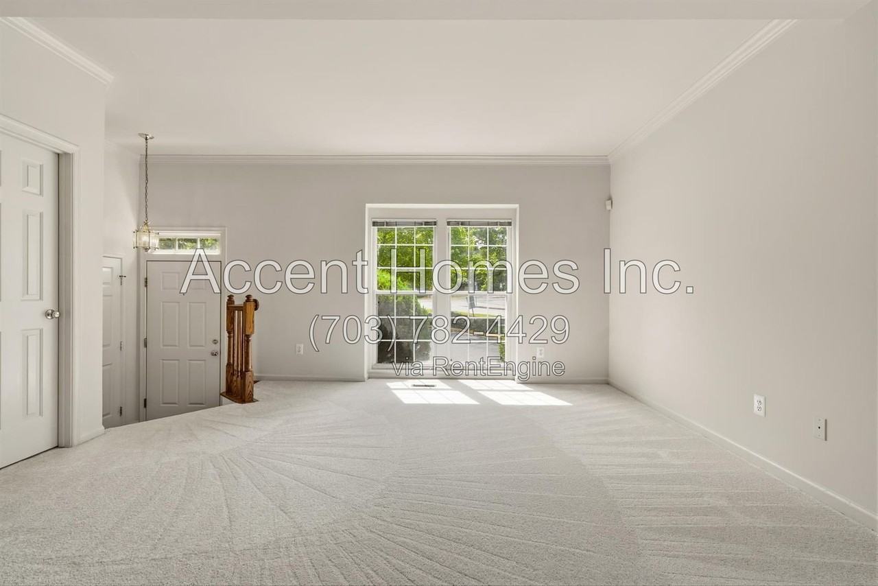 6514 Osprey Point Ln - Photo 5 of 34