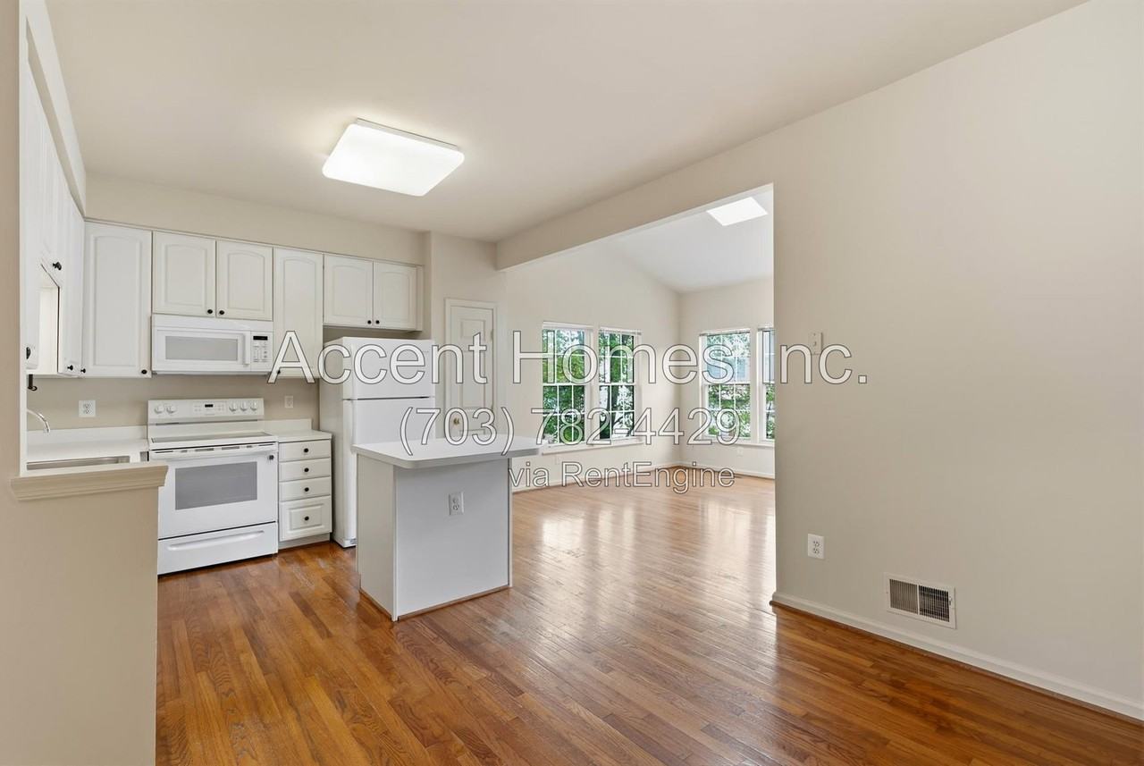 6514 Osprey Point Ln - Photo 7 of 34