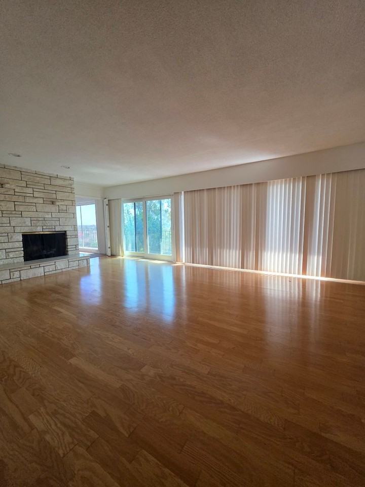 6437 Elmhurst Dr - Photo 3 of 19