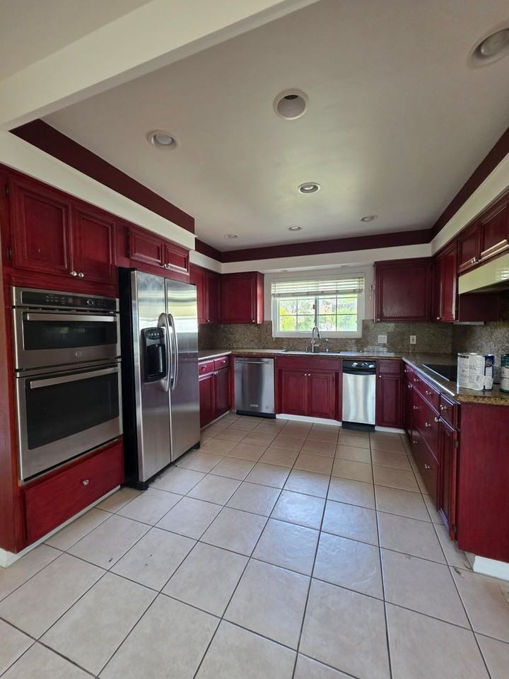 6437 Elmhurst Dr - Photo 2 of 19