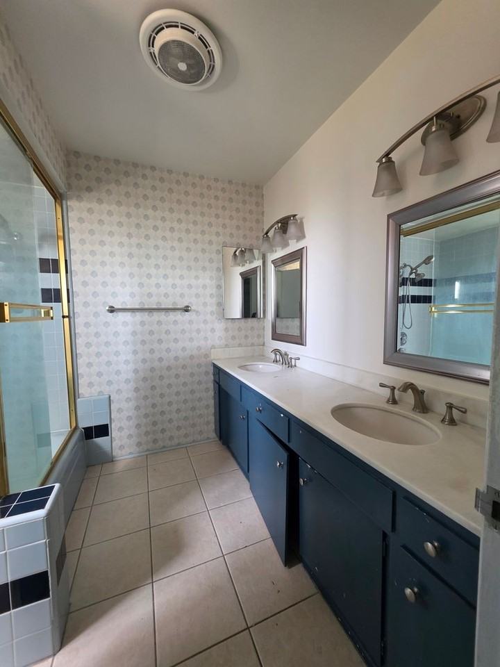 6437 Elmhurst Dr - Photo 4 of 19
