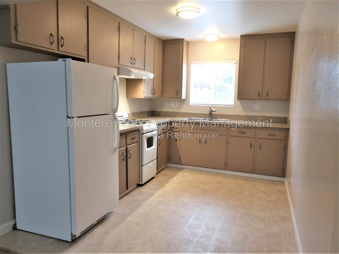 1113 4th St #A - Photo 7 of 13