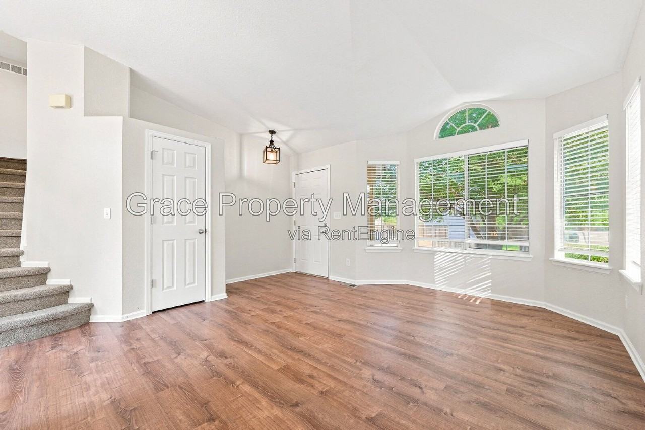 16041 Bluebonnet Dr - Photo 2 of 24