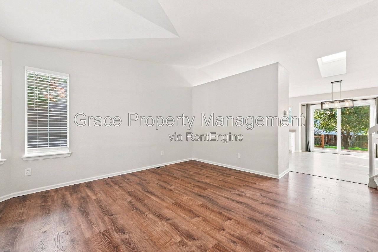 16041 Bluebonnet Dr - Photo 4 of 24