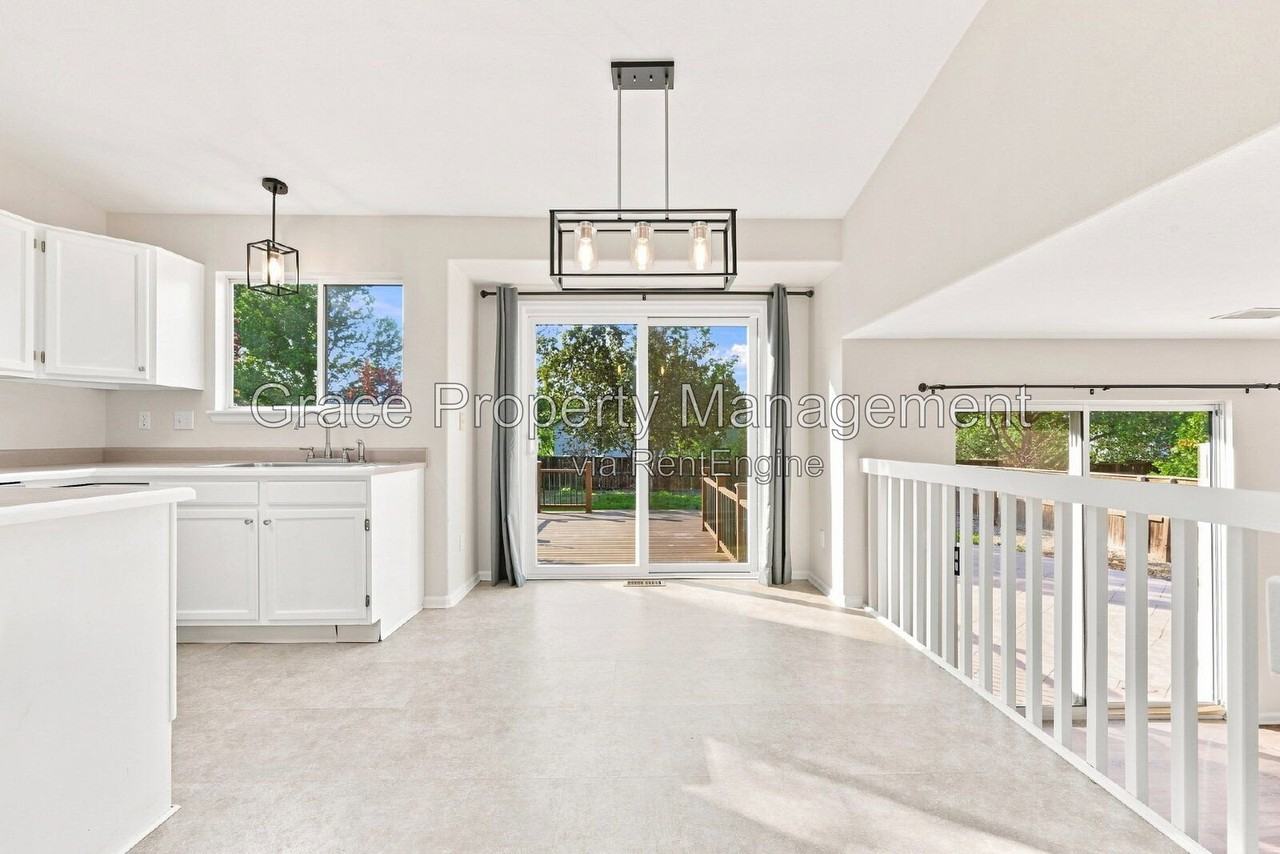 16041 Bluebonnet Dr - Photo 5 of 24