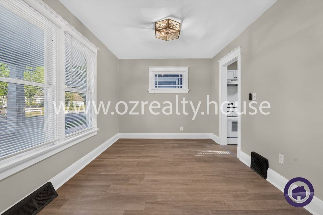 2322 Upton Ave - Photo 6 of 18