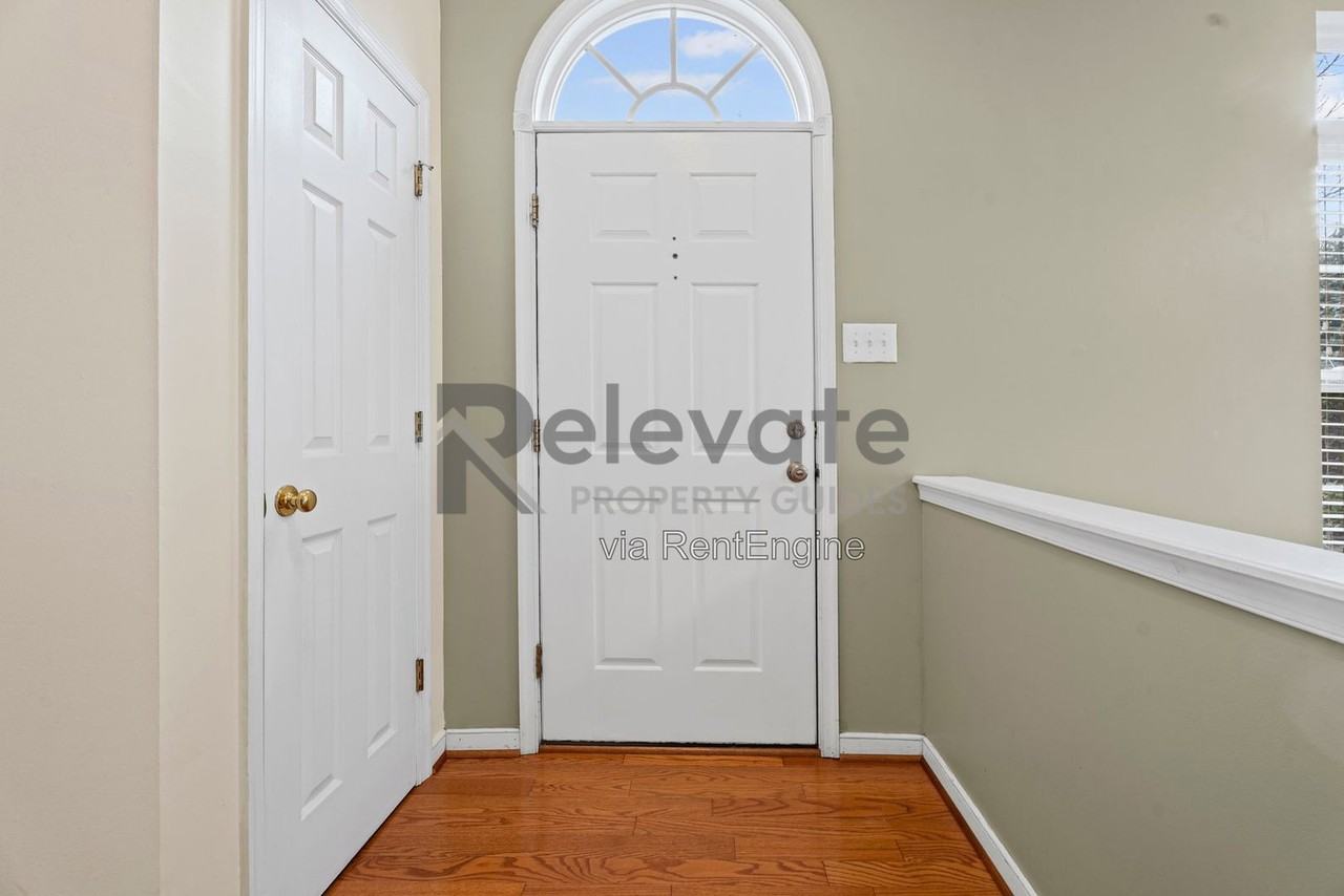 11359 Abbots Cross Ln - Photo 5 of 26