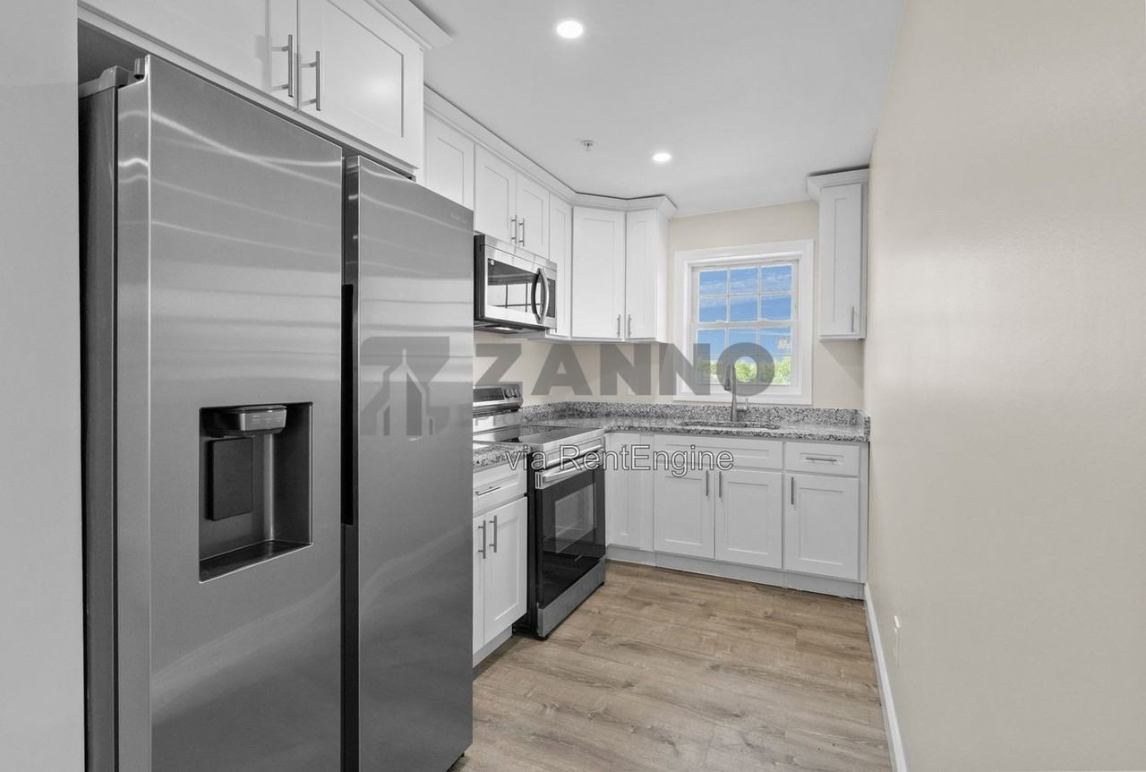 547 Chalkstone Ave #11 - Photo 4 of 19