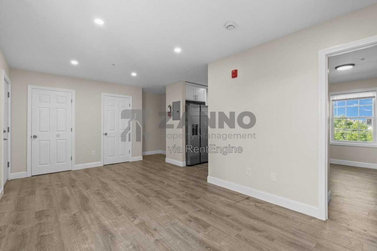 547 Chalkstone Ave #11 - Photo 5 of 19