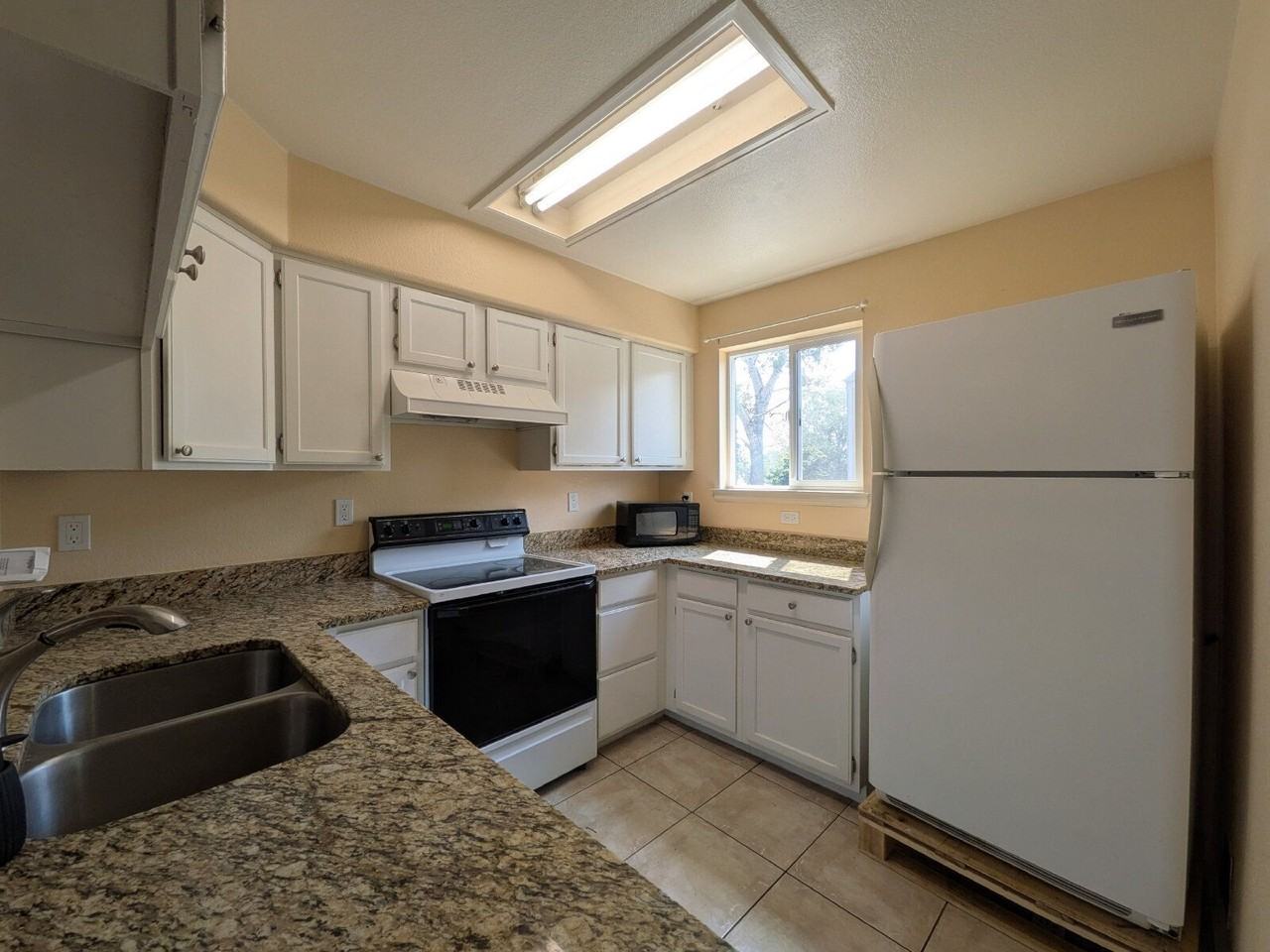 11806 E Kepner Dr - Photo 4 of 18