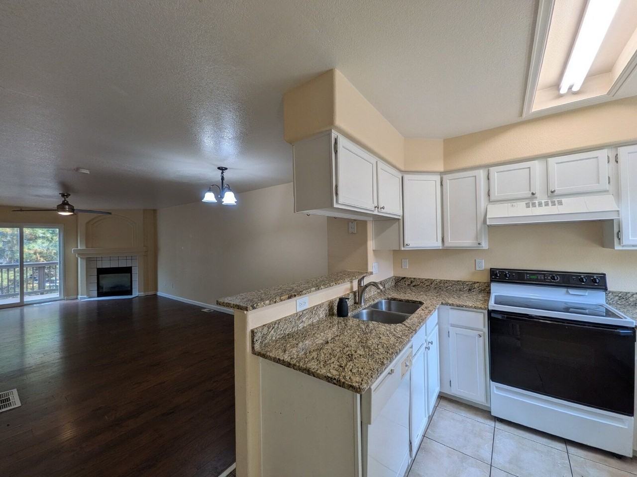 11806 E Kepner Dr - Photo 5 of 18