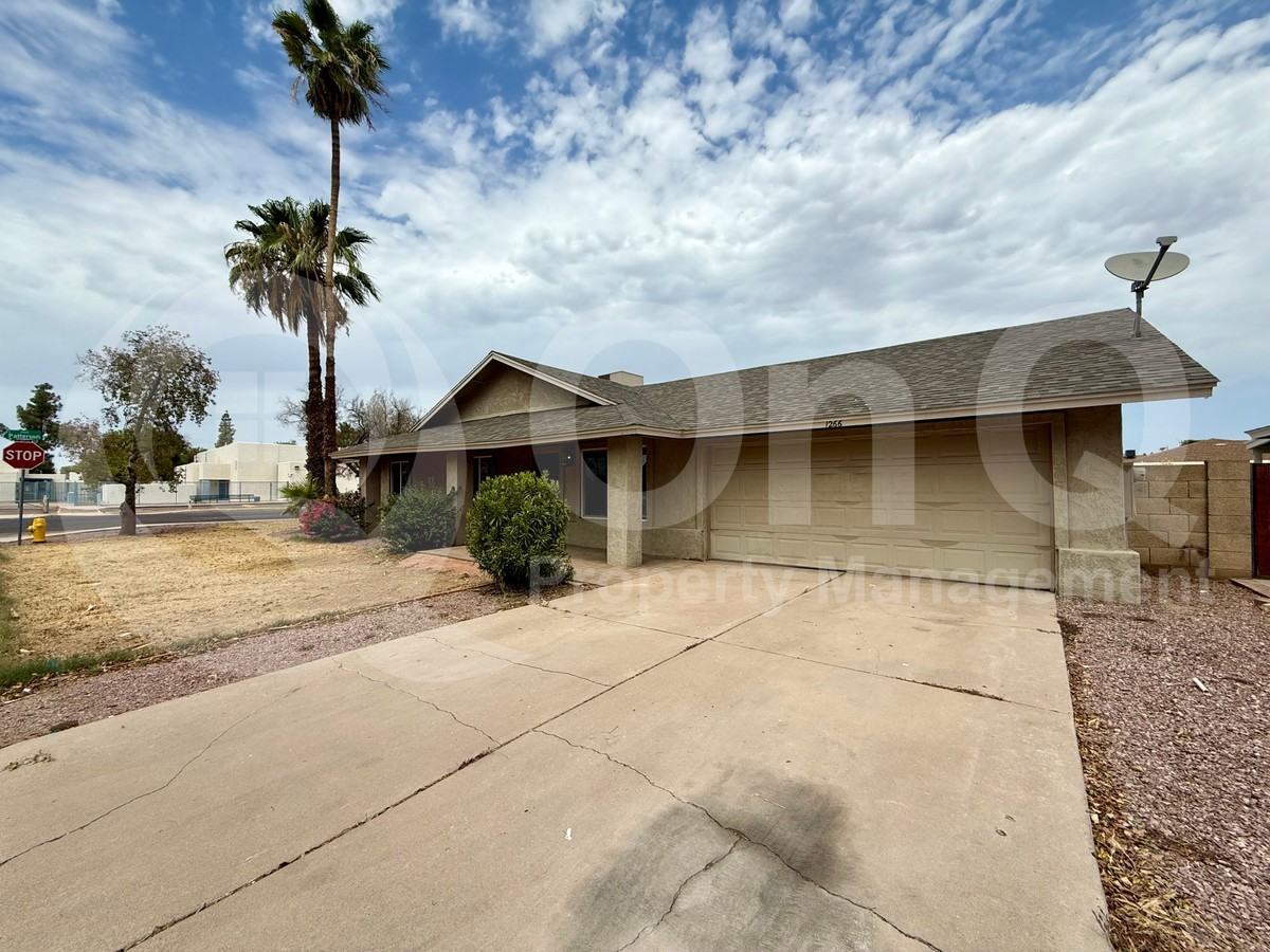 1266 W Mendoza Ave - Photo 2 of 20