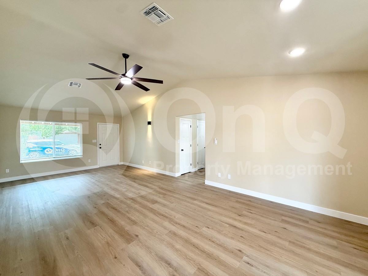 1266 W Mendoza Ave - Photo 3 of 20