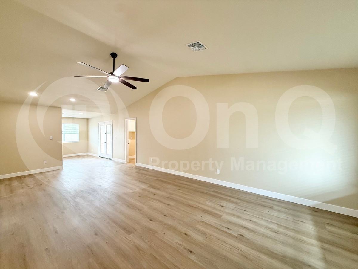 1266 W Mendoza Ave - Photo 4 of 20