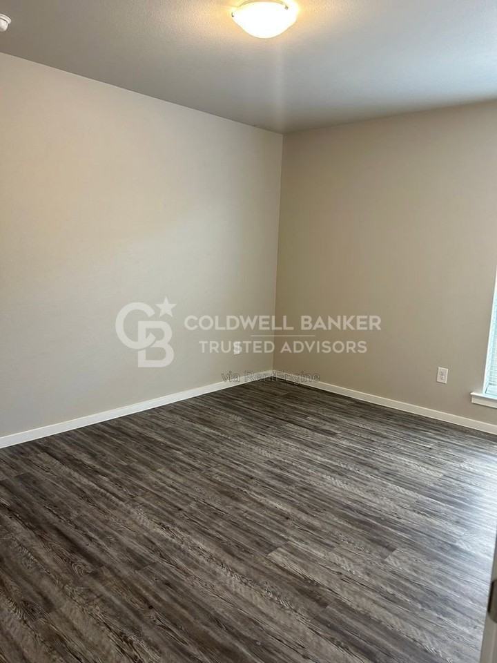 2122 N Texas Ave - Photo 4 of 8