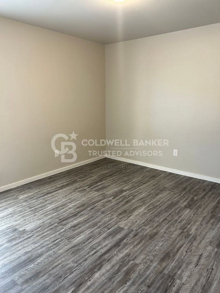 2122 N Texas Ave - Photo 5 of 8