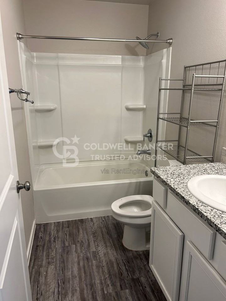2122 N Texas Ave - Photo 6 of 8