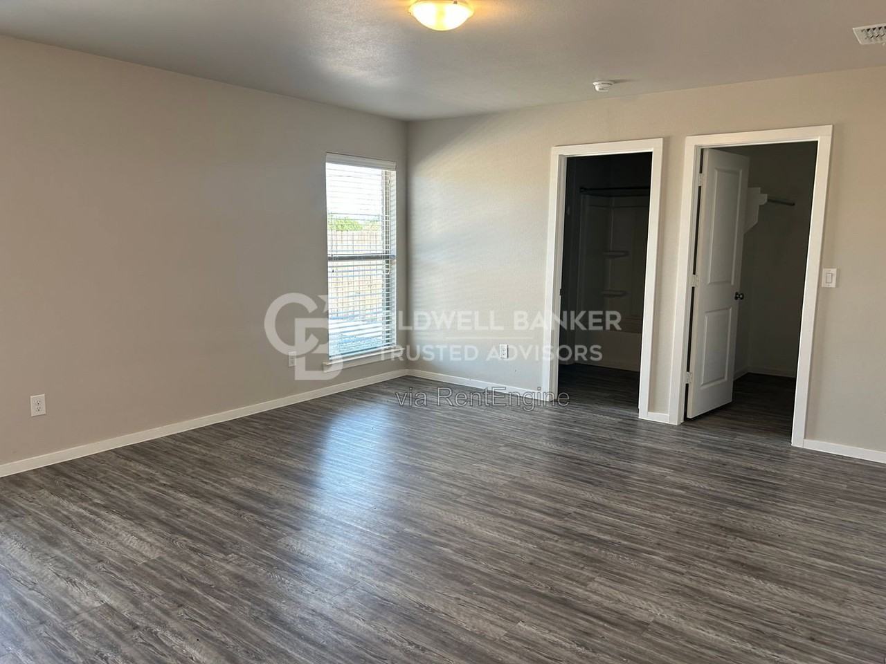 2122 N Texas Ave - Photo 7 of 8