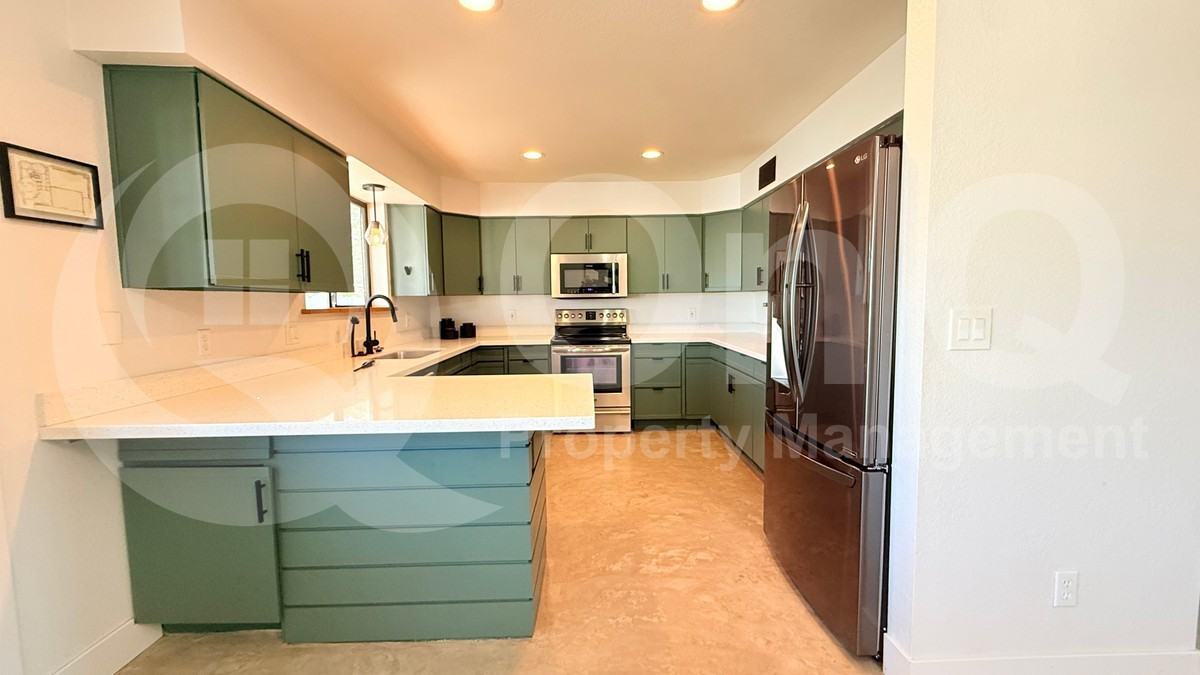 1222 W 13th St - Photo 2 of 19