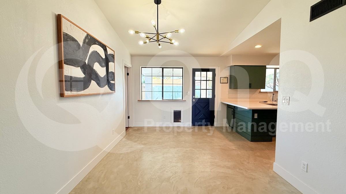 1222 W 13th St - Photo 3 of 19