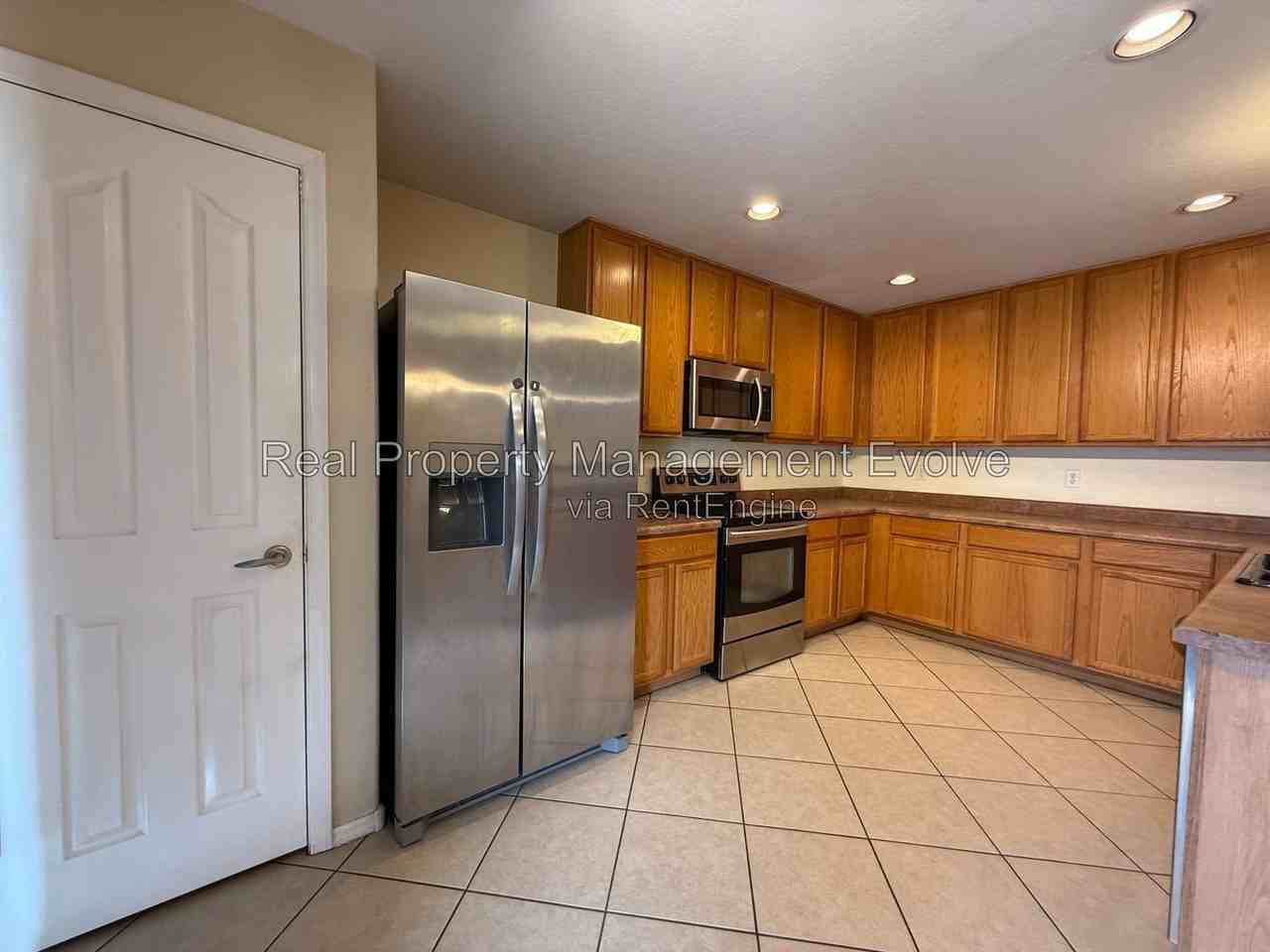 25824 W Burgess Ln - Photo 7 of 36