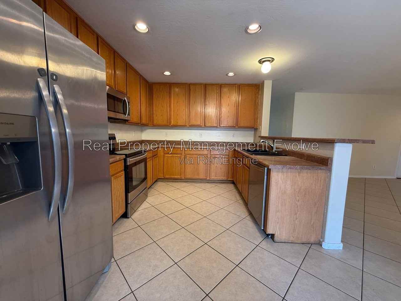25824 W Burgess Ln - Photo 4 of 36