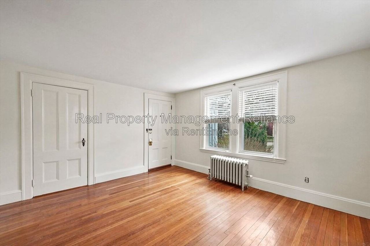 16 Winthrop St #1 - Photo 3 of 19