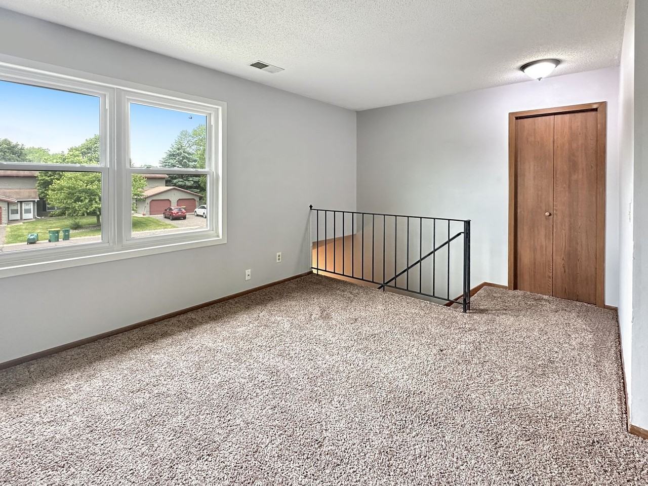 3344 Berwood Ct W - Photo 3 of 18