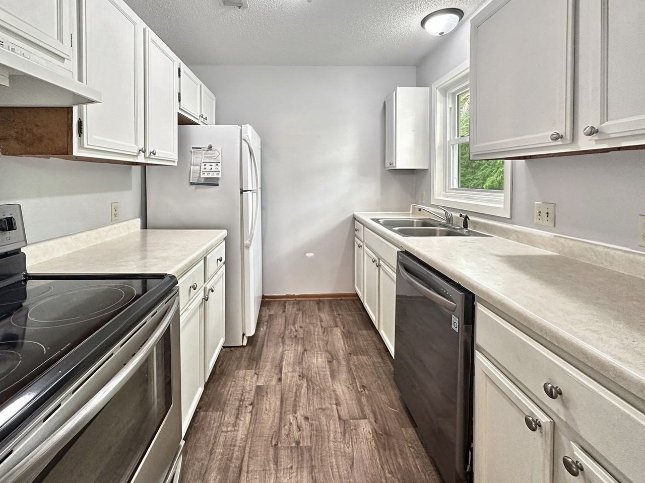 3344 Berwood Ct W - Photo 7 of 18