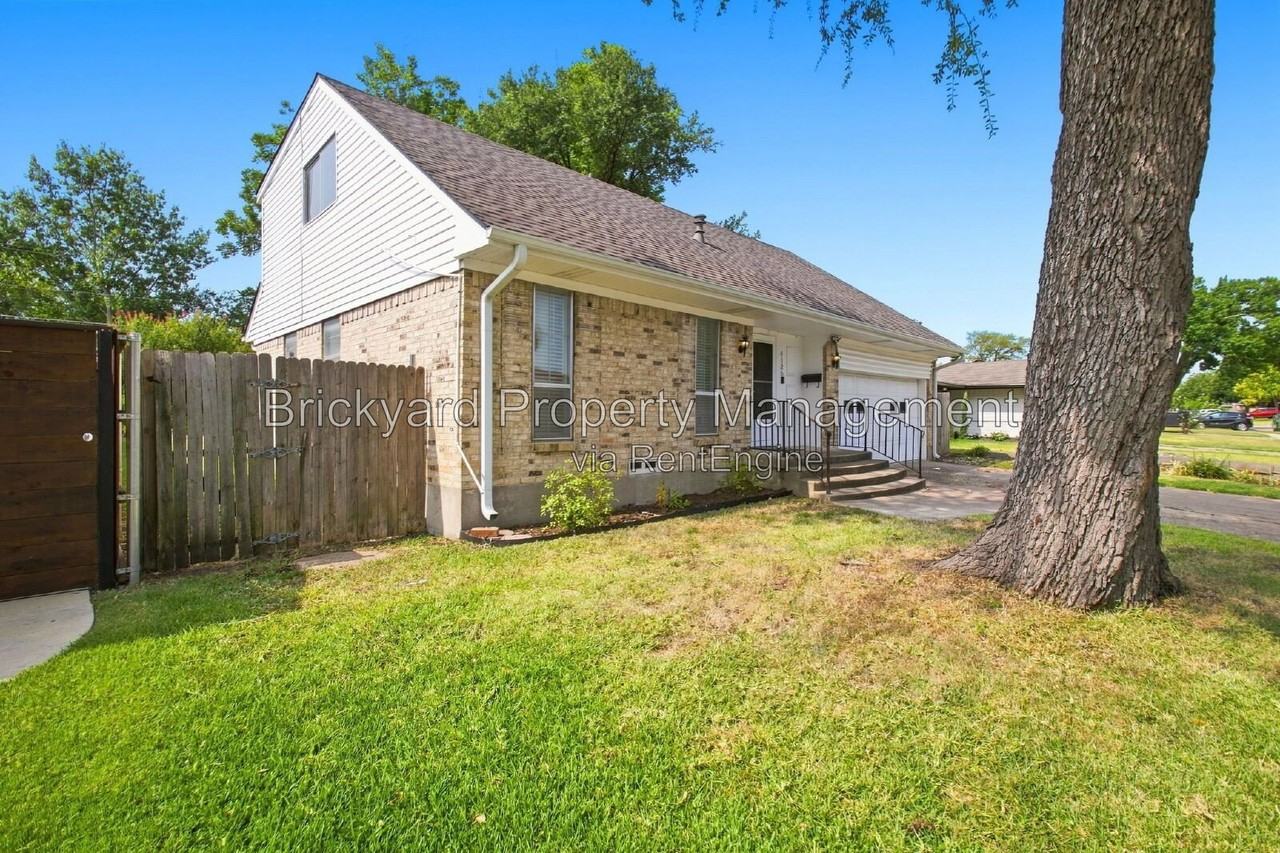 4126 Justice Ln - Photo 2 of 31