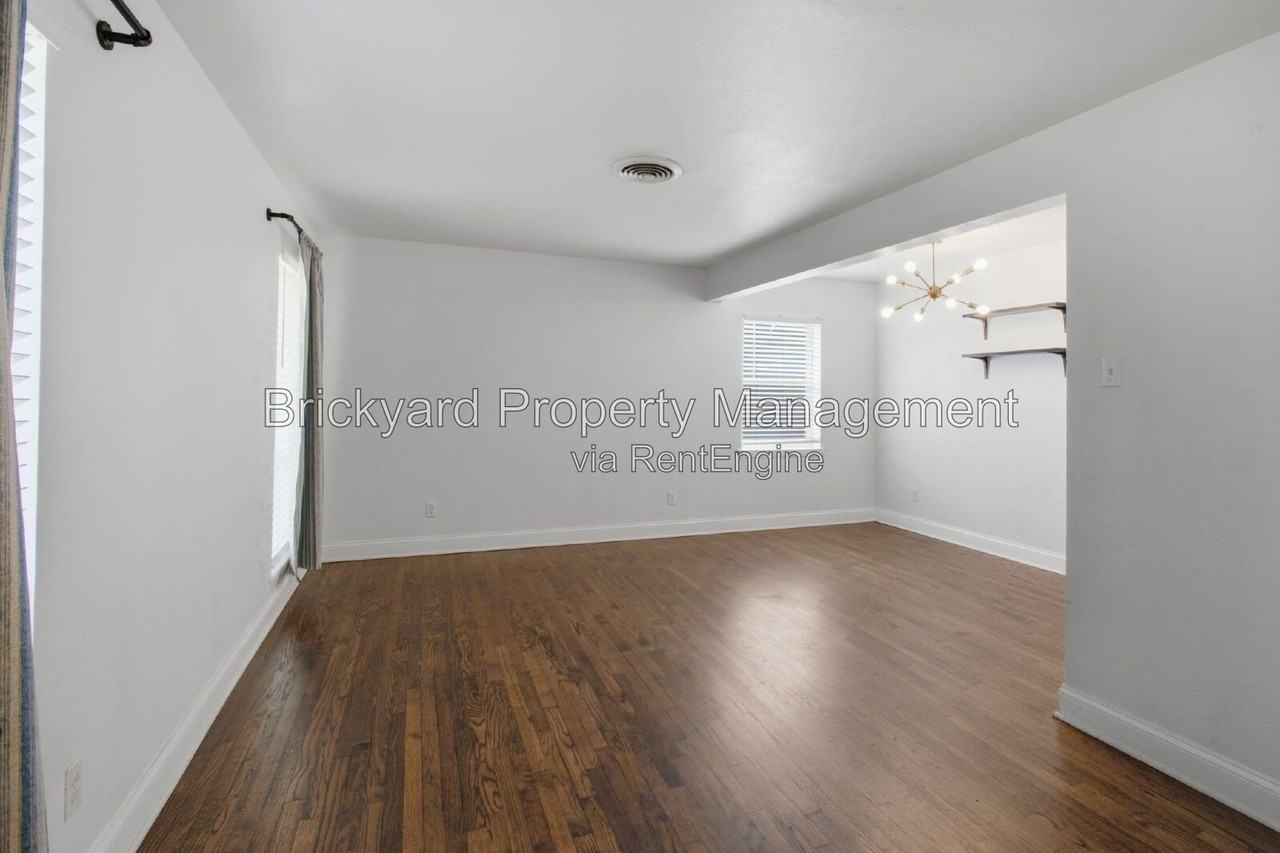 4126 Justice Ln - Photo 4 of 31