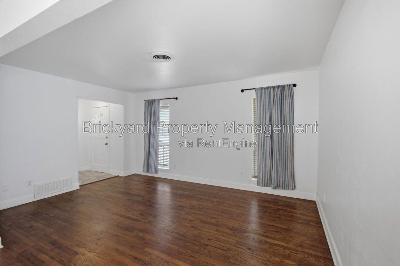4126 Justice Ln - Photo 5 of 31