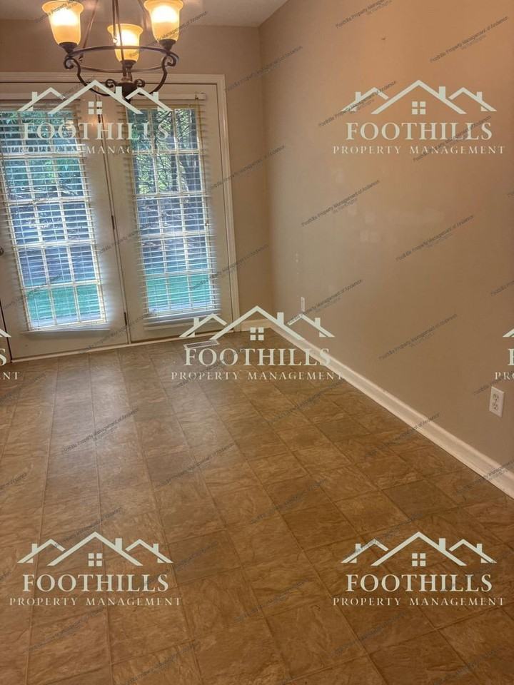 107 Ashton Ln - Photo 2 of 13