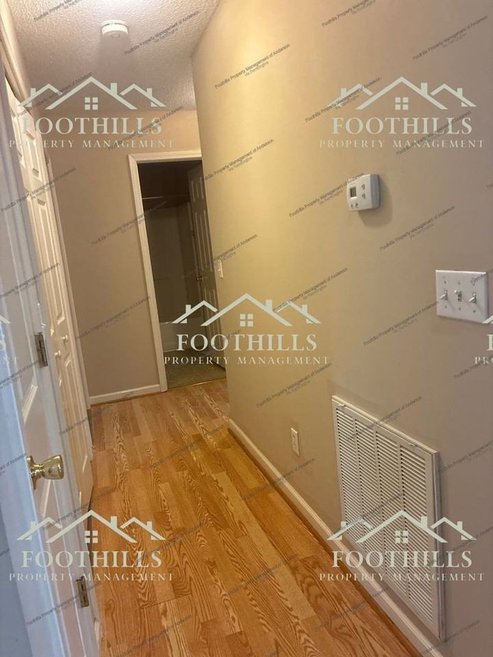 107 Ashton Ln - Photo 4 of 13