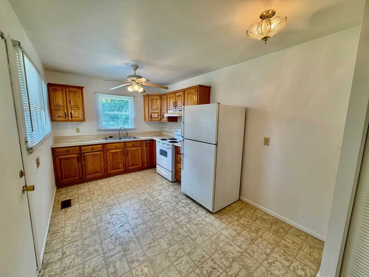 1240 Dogwood Ln - Photo 3 of 8