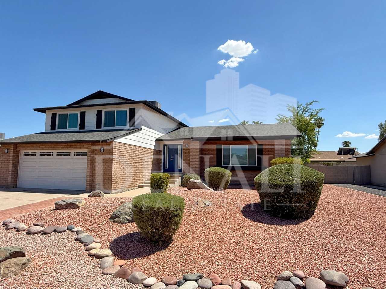 811 E Chilton Dr - Photo 2 of 39