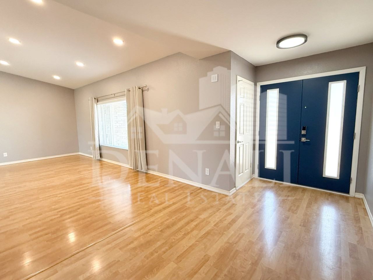 811 E Chilton Dr - Photo 4 of 39