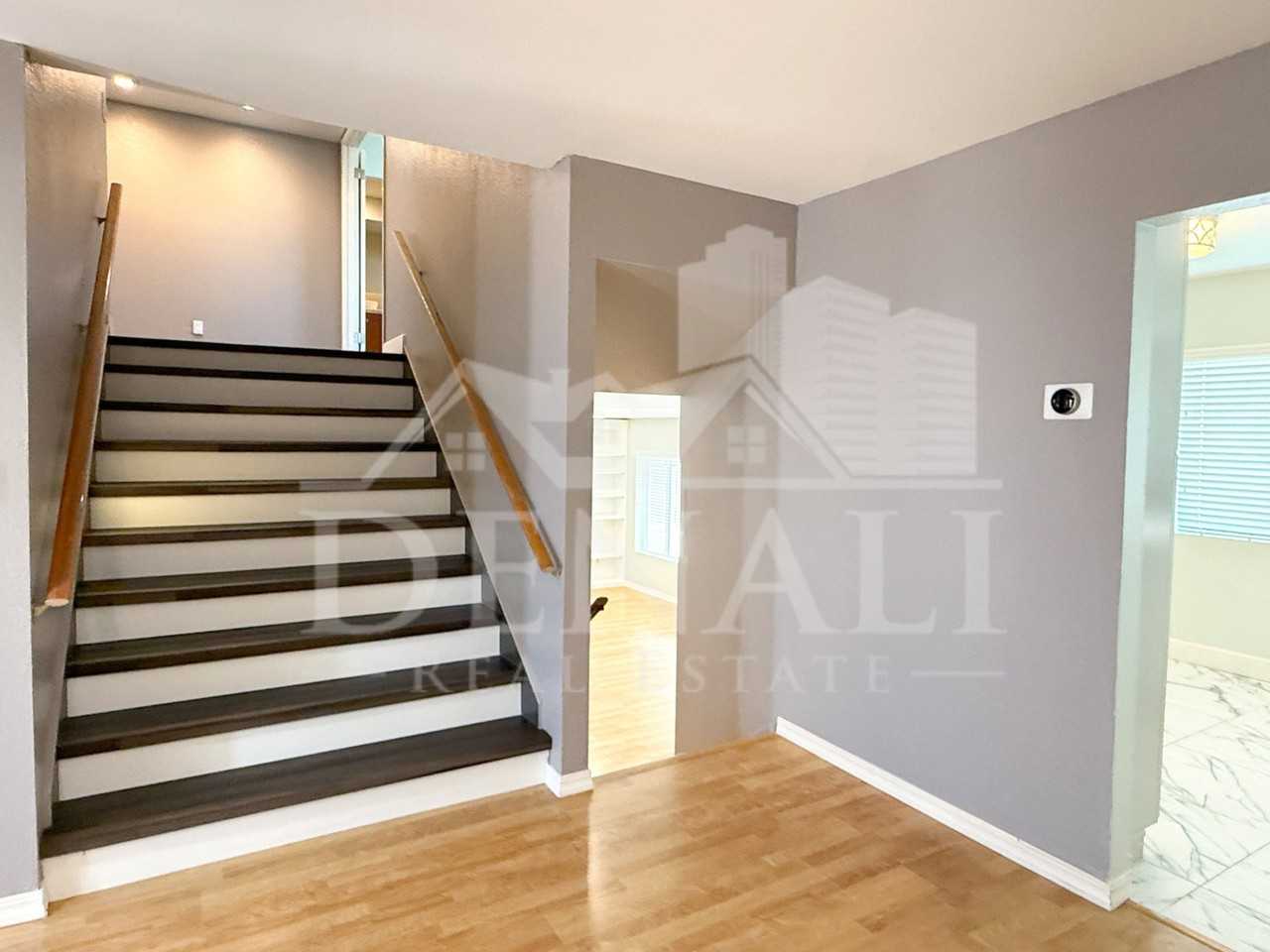 811 E Chilton Dr - Photo 6 of 39