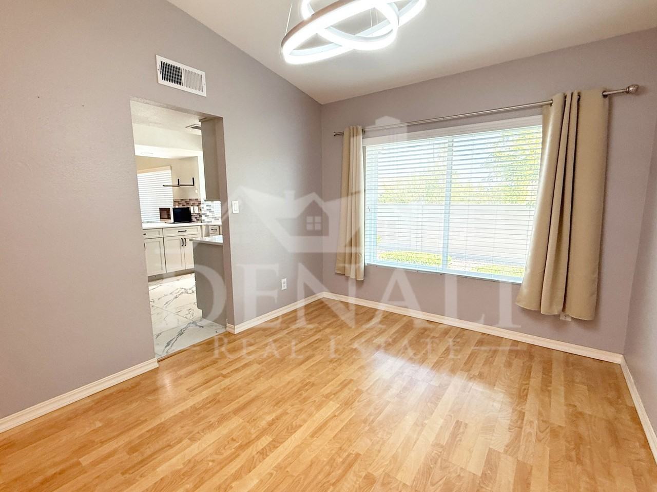 811 E Chilton Dr - Photo 7 of 39