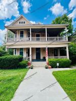 featured image of 885 College St #883