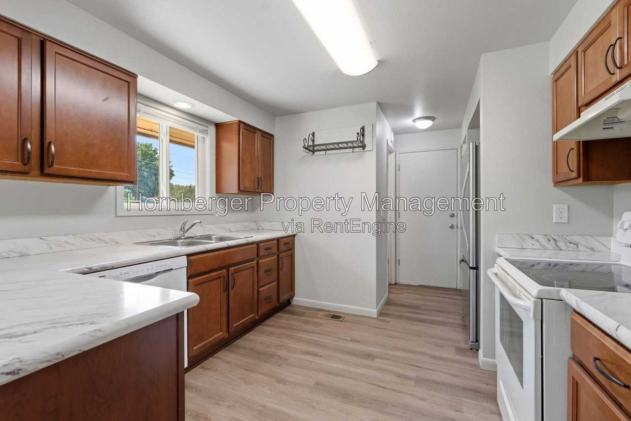 13604 E 5th Ave - Photo 5 of 28